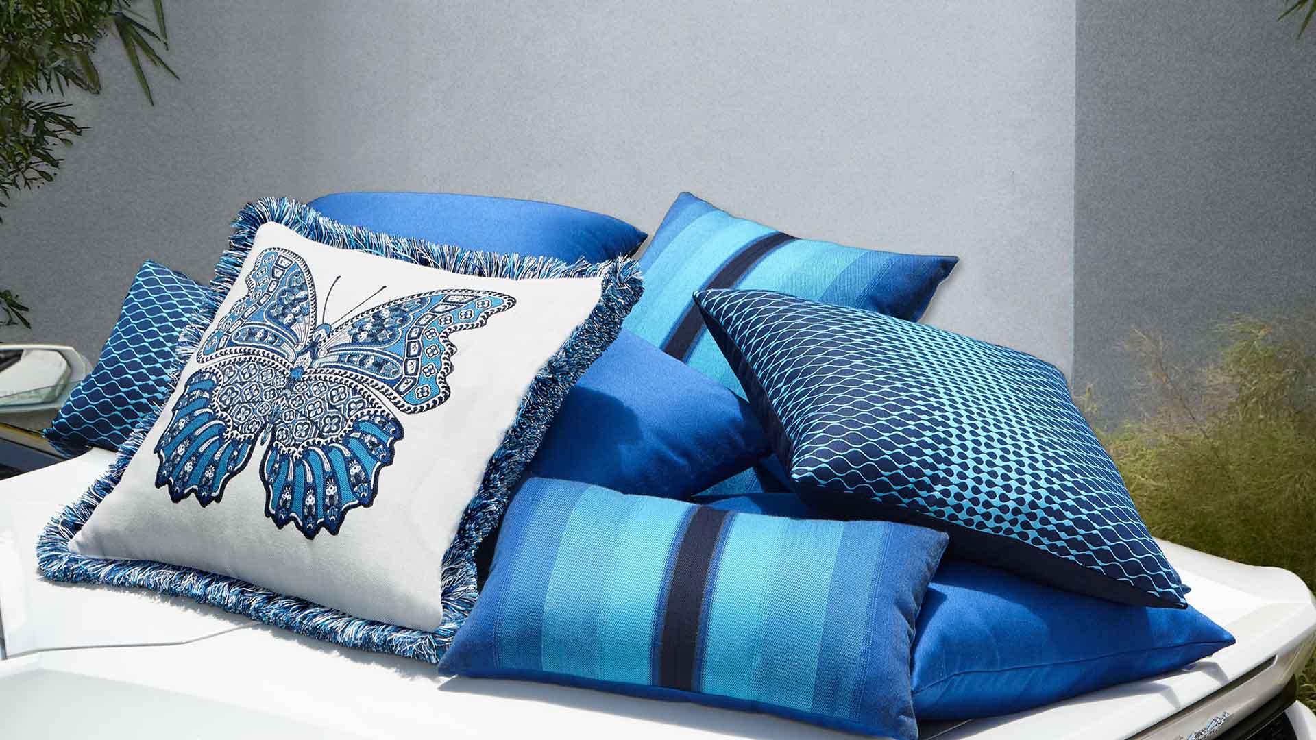 Outdoor pillows & accessories